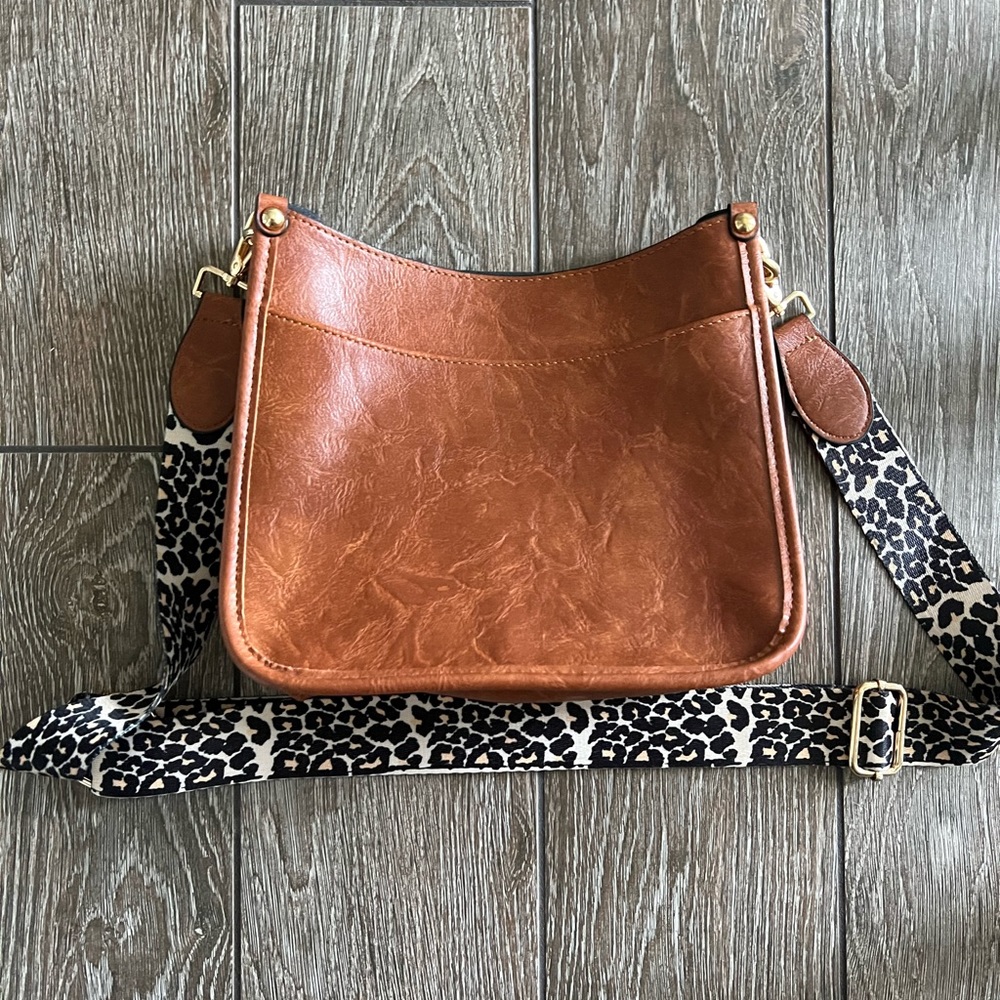 Tan shoulder bag with leopard strap